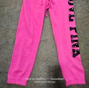 Love pink pants